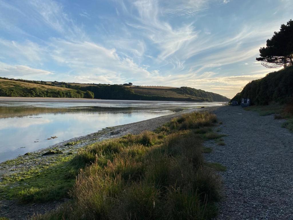1 Chatsworth Riverscape Apartments - Riverview Apartment In Great Location With Free Parking Overlooking The Gannel Just A Short Walk From Newquays Incredible Beaches And Local Amenities New Quay Esterno foto
