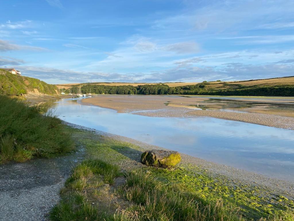 1 Chatsworth Riverscape Apartments - Riverview Apartment In Great Location With Free Parking Overlooking The Gannel Just A Short Walk From Newquays Incredible Beaches And Local Amenities New Quay Esterno foto