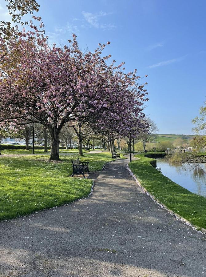1 Chatsworth Riverscape Apartments - Riverview Apartment In Great Location With Free Parking Overlooking The Gannel Just A Short Walk From Newquays Incredible Beaches And Local Amenities New Quay Esterno foto
